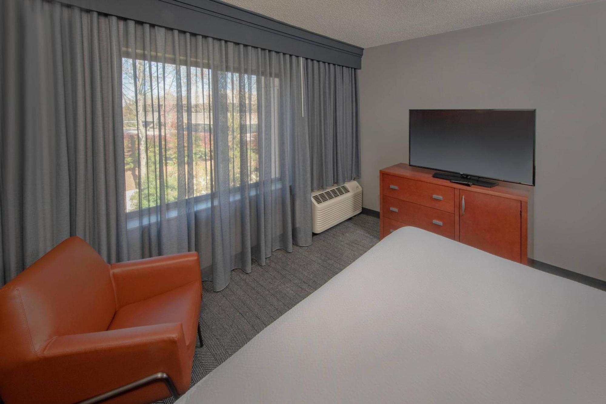 Courtyard by Marriott Frederick Hotell Exteriör bild
